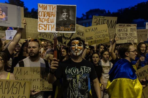 Mass Protest Demands Preservation Of Anti-Corruption Agencies™ Independence In Ukraine The demonstration continues outside the President s Office with demands to safeguard the autonomy of anti-corruption institutions in Kyiv, Ukraine, on July 24, 2025. Kyiv Ukraine  Copyright: xOleksandrxKhomenkox originalFilename: khomenko-notitle250724_npS6k.jpg
