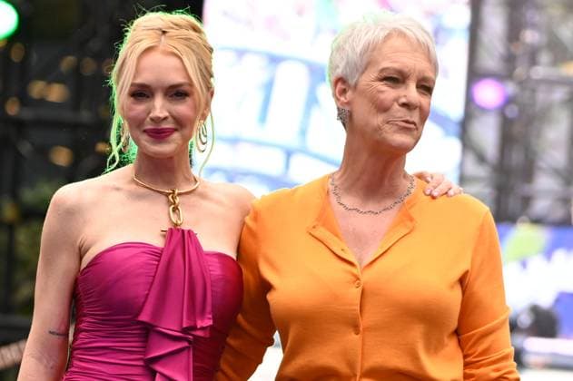 July 24, 2025, Mexico City, Ciudad de Mexico, Mexico: Lindsay Lohan and Jamie Lee Curtis pose for photos during the purple carpet for Freakier Friday movie at Cinepolis Toreo Parque Central. on July 24, 2025 in Mexico City, Mexico. Mexico City Mexico - ZUMAe321 20250724_zea_e321_023 Copyright: xCarlosxTischlerx