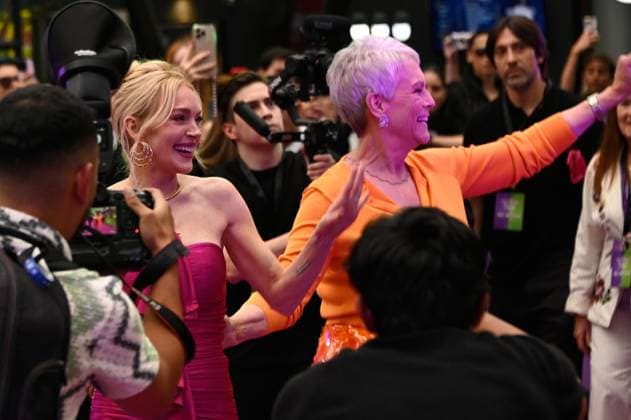 July 24, 2025, Mexico City, Ciudad de Mexico, Mexico: Actresses Jamie Lee Curtis and Lindsay Lohan arriving the purple carpet for Freakier Friday movie at Cinepolis Toreo Parque Central. on July 24, 2025 in Mexico City, Mexico. Mexico City Mexico - ZUMAe321 20250724_zea_e321_031 Copyright: xCarlosxTischlerx