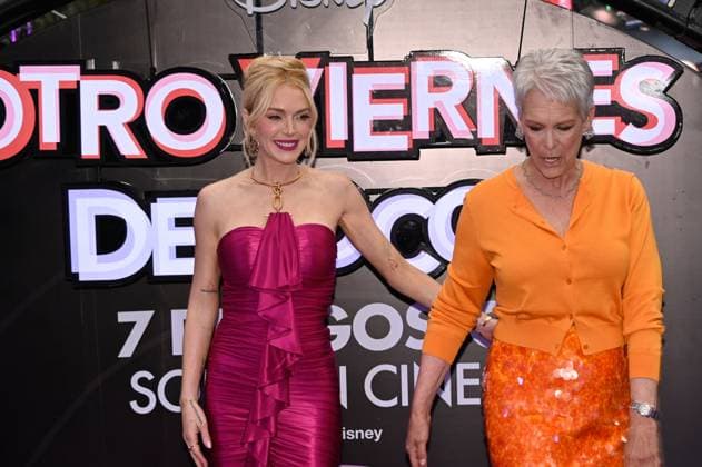July 24, 2025, Mexico City, Ciudad de Mexico, Mexico: Actresses Jamie Lee Curtis and Lindsay Lohan pose for photos during the purple carpet for Freakier Friday movie at Cinepolis Toreo Parque Central. on July 24, 2025 in Mexico City, Mexico. Mexico City Mexico - ZUMAe321 20250724_zea_e321_063 Copyright: xCarlosxTischlerx