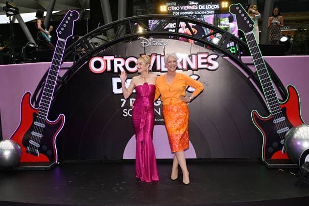 July 24, 2025, Mexico City, Ciudad de Mexico, Mexico: Actresses Jamie Lee Curtis and Lindsay Lohan pose for photos during the purple carpet for Freakier Friday movie at Cinepolis Toreo Parque Central. on July 24, 2025 in Mexico City, Mexico. Mexico City Mexico - ZUMAe321 20250724_zea_e321_004 Copyright: xCarlosxTischlerx