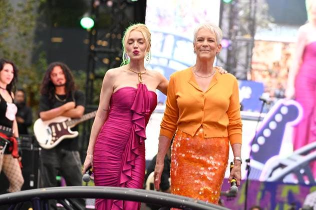 July 24, 2025, Mexico City, Ciudad de Mexico, Mexico: Lindsay Lohan and Jamie Lee Curtis pose for photos during the purple carpet for Freakier Friday movie at Cinepolis Toreo Parque Central. on July 24, 2025 in Mexico City, Mexico. Mexico City Mexico - ZUMAe321 20250724_zea_e321_080 Copyright: xCarlosxTischlerx