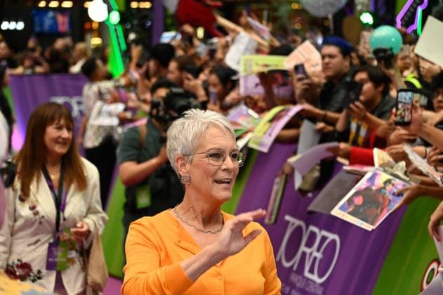 July 24, 2025, Mexico City, Ciudad de Mexico, Mexico: Actress Jamie Lee Curtis greets during the purple carpet for Freakier Friday movie at Cinepolis Toreo Parque Central. on July 24, 2025 in Mexico City, Mexico. Mexico City Mexico - ZUMAe321 20250724_zea_e321_105 Copyright: xCarlosxTischlerx