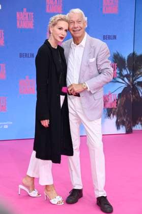Jo Groebel mit Ehefrau Grit Weiss bei der Premiere des Kinofilms Die nackte Kanone The Naked Gun im Kino UCI Luxe East Side Gallery. Berlin, 24.07.2025