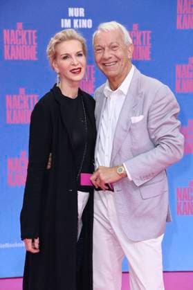Jo Groebel mit Ehefrau Grit Weiss bei der Premiere des Kinofilms Die nackte Kanone The Naked Gun im Kino UCI Luxe East Side Gallery. Berlin, 24.07.2025