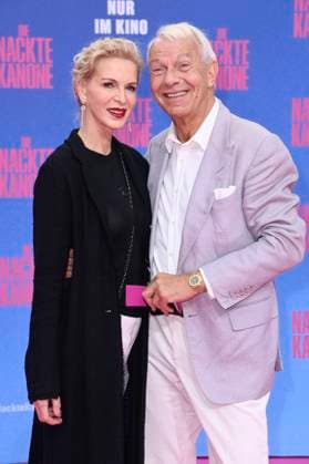 Jo Groebel mit Ehefrau Grit Weiss bei der Premiere des Kinofilms Die nackte Kanone The Naked Gun im Kino UCI Luxe East Side Gallery. Berlin, 24.07.2025