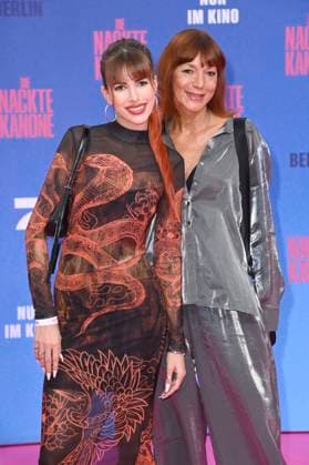 Lulu Gömann und Katrin Gömann bei der Premiere des Kinofilms Die nackte Kanone The Naked Gun im Kino UCI Luxe East Side Gallery. Berlin, 24.07.2025