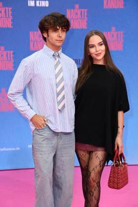 Sascha Dombrowski und Aaliyah Rudolph bei der Premiere des Kinofilms Die nackte Kanone The Naked Gun im Kino UCI Luxe East Side Gallery. Berlin, 24.07.2025