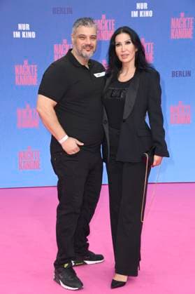 Imad Mardnli und Samia Mardnli bei der Premiere des Kinofilms Die nackte Kanone The Naked Gun im Kino UCI Luxe East Side Gallery. Berlin, 24.07.2025