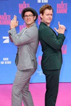 Philipp Danne und Johannes Heinrichs bei der Premiere des Kinofilms Die nackte Kanone The Naked Gun im Kino UCI Luxe East Side Gallery. Berlin, 24.07.2025