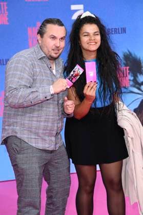 Robert Hofmann und Beatrice Osuji bei der Premiere des Kinofilms Die nackte Kanone The Naked Gun im Kino UCI Luxe East Side Gallery. Berlin, 24.07.2025