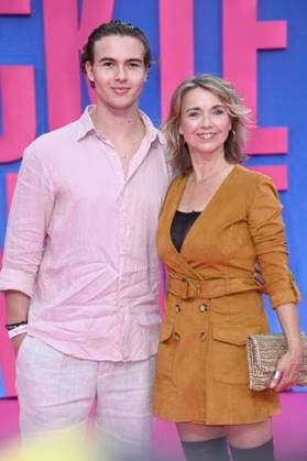 Tina Ruland mit Sohn Jahvis Rahmoune bei der Premiere des Kinofilms Die nackte Kanone The Naked Gun im Kino UCI Luxe East Side Gallery. Berlin, 24.07.2025