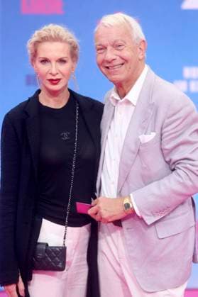 Jo Groebel mit Ehefrau Grit Weiss bei der Premiere des Kinofilms Die nackte Kanone The Naked Gun im Kino UCI Luxe East Side Gallery. Berlin, 24.07.2025