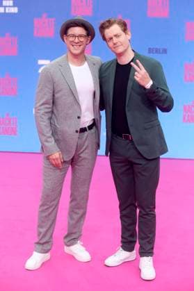 Philipp Danne und Johannes Heinrichs bei der Premiere des Kinofilms Die nackte Kanone The Naked Gun im Kino UCI Luxe East Side Gallery. Berlin, 24.07.2025