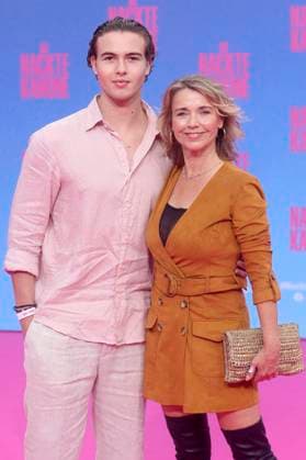 Tina Ruland mit Sohn Jahvis Rahmoune bei der Premiere des Kinofilms Die nackte Kanone The Naked Gun im Kino UCI Luxe East Side Gallery. Berlin, 24.07.2025