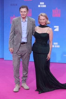 Liam Neeson und Pamela Anderson bei der Premiere des Kinofilms Die nackte Kanone The Naked Gun im Kino UCI Luxe East Side Gallery. Berlin, 24.07.2025
