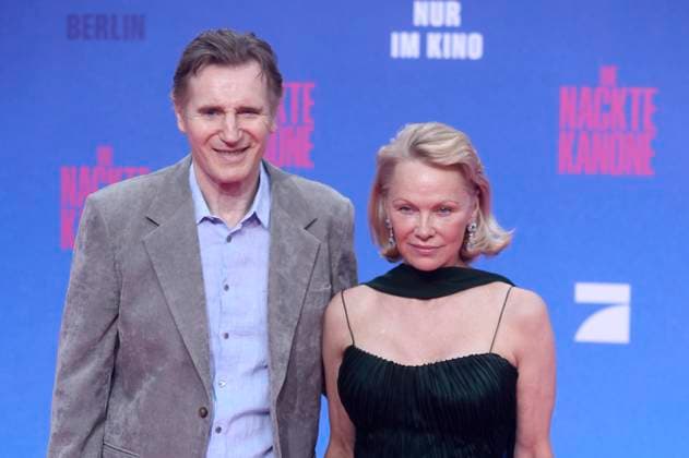 Liam Neeson und Pamela Anderson bei der Premiere des Kinofilms Die nackte Kanone The Naked Gun im Kino UCI Luxe East Side Gallery. Berlin, 24.07.2025