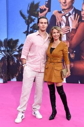 Tina Ruland mit Sohn Jahvis Ruland bei der Deutschlandpremiere von DIE NACKTE KANONE in Berlin am 24.07.2025