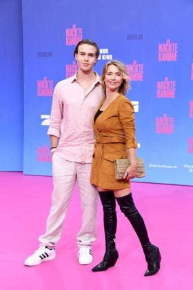Tina Ruland mit Sohn Jahvis Ruland bei der Deutschlandpremiere von DIE NACKTE KANONE in Berlin am 24.07.2025