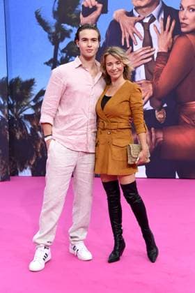 Tina Ruland mit Sohn Jahvis Ruland bei der Deutschlandpremiere von DIE NACKTE KANONE in Berlin am 24.07.2025
