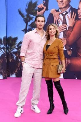 Tina Ruland mit Sohn Jahvis Ruland bei der Deutschlandpremiere von DIE NACKTE KANONE in Berlin am 24.07.2025