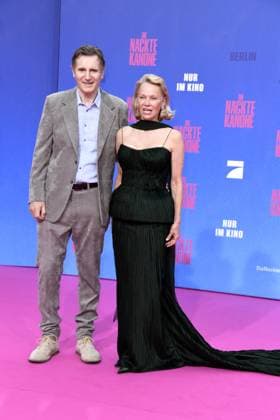 Liam Neeson und Pamela Anderson bei der Deutschlandpremiere von DIE NACKTE KANONE in Berlin am 24.07.2025