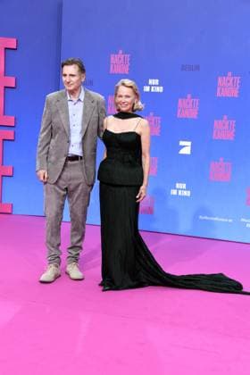 Liam Neeson und Pamela Anderson bei der Deutschlandpremiere von DIE NACKTE KANONE in Berlin am 24.07.2025