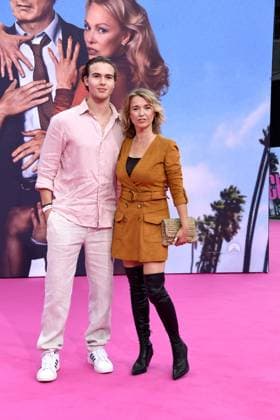 Tina Ruland mit Sohn Jahvis Ruland bei der Deutschlandpremiere von DIE NACKTE KANONE in Berlin am 24.07.2025