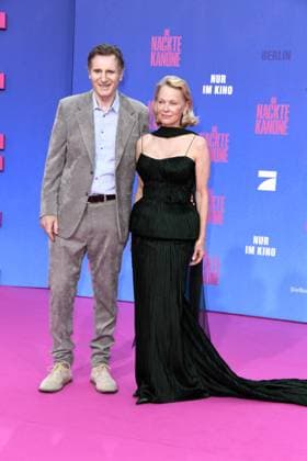 Liam Neeson und Pamela Anderson bei der Deutschlandpremiere von DIE NACKTE KANONE in Berlin am 24.07.2025