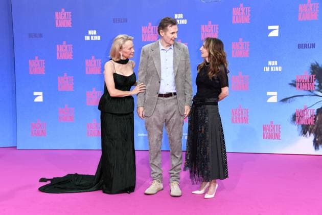 Pamela Anderson, Liam Neeson und Pamela Anderson und Liam Neeson bei der Deutschlandpremiere von DIE NACKTE KANONE in Berlin am 24.07.2025
