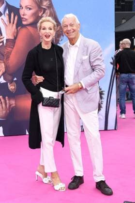 Grit Weiss und Jo Groebel bei der Deutschlandpremiere von DIE NACKTE KANONE in Berlin am 24.07.2025