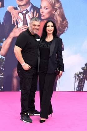 Imad Mardnli und Samia Mardnli bei der Deutschlandpremiere von DIE NACKTE KANONE in Berlin am 24.07.2025
