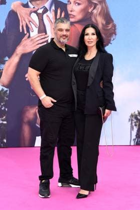 Imad Mardnli und Samia Mardnli bei der Deutschlandpremiere von DIE NACKTE KANONE in Berlin am 24.07.2025