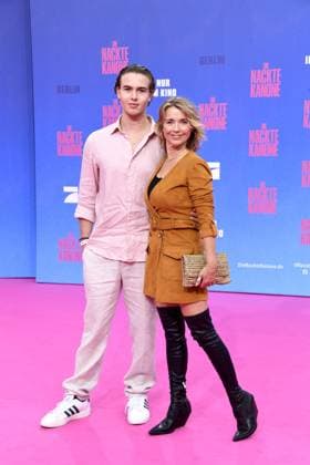 Tina Ruland mit Sohn Jahvis Ruland bei der Deutschlandpremiere von DIE NACKTE KANONE in Berlin am 24.07.2025