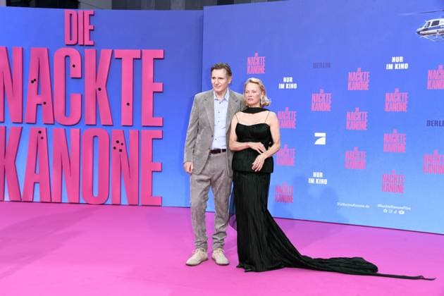 Liam Neeson und Pamela Anderson bei der Deutschlandpremiere von DIE NACKTE KANONE in Berlin am 24.07.2025