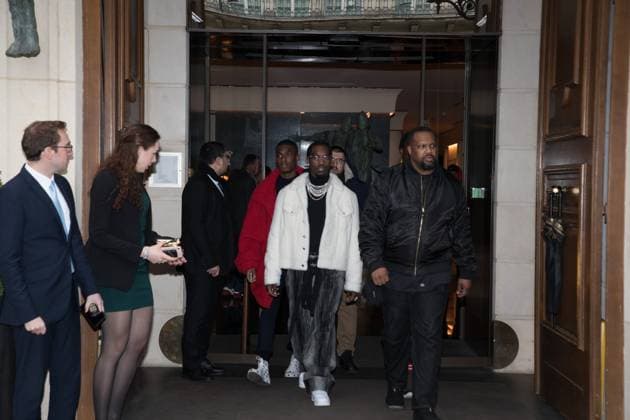 Le rappeur Offset (Kiari Kendrell Cephus) à la sortie de l’hôtel cinq étoiles Park Hyatt Paris-Vendôme à Paris, France, le 13 janvier 2019. Rapper Offset (Kiari Kendrell Cephus) is seen leaving the Park Hyatt Paris-Vendome hotel in Paris, France, on January 13, 2019. Paris France *** Rapper Offset Kiari Kendrell Cephus seen leaving the five-star Park Hyatt Paris Vendome hotel in Paris, France, on January 13, 2019 Rapper Offset Kiari Kendrell Cephus is seen leaving the Park Hyatt Paris Vendome hotel in Paris, France, on January 13, 2019 Paris France  Copyright: xAgencex xBestimagexAgencex xBestimagex