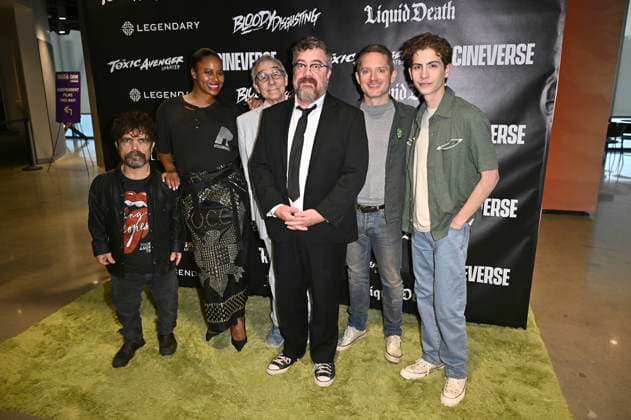 Peter Dinklage, Taylour Paige, Lloyd Kaufman, Macon Blair, Elijah Wood und Jacob Tremblay bei der Premiere des Kinofilms The Toxic Avenger auf der San Diego Comic-Con International 2025 im Digital Gym Cinema. San Diego, 24.07.2025