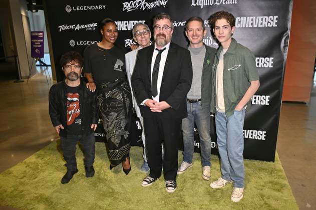 Peter Dinklage, Taylour Paige, Lloyd Kaufman, Macon Blair, Elijah Wood und Jacob Tremblay bei der Premiere des Kinofilms The Toxic Avenger auf der San Diego Comic-Con International 2025 im Digital Gym Cinema. San Diego, 24.07.2025