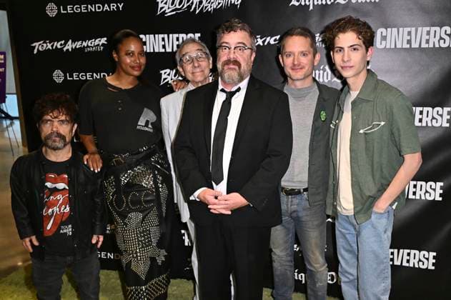 Peter Dinklage, Taylour Paige, Lloyd Kaufman, Macon Blair, Elijah Wood und Jacob Tremblay bei der Premiere des Kinofilms The Toxic Avenger auf der San Diego Comic-Con International 2025 im Digital Gym Cinema. San Diego, 24.07.2025