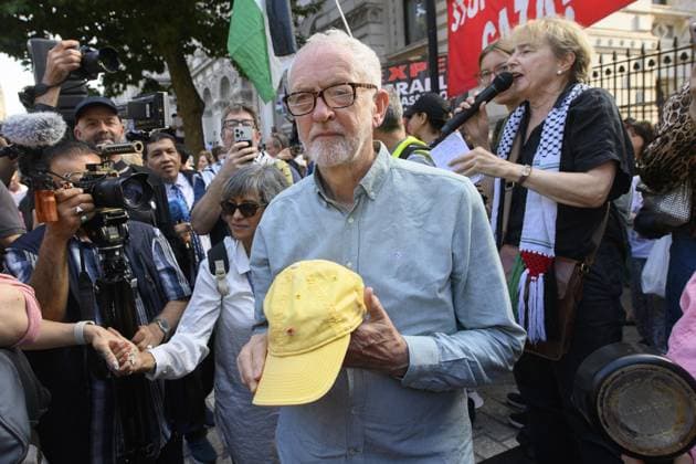 Pro-Palestinian demonstration in London LONDON, UNITED KINGDOM - JULY 25: Former British Labour leader Jeremy Corbyn attends a demonstration outside Downing Street to highlighting Palestinians being killed whilst queuing for aid in Gaza on July 25, 2025 in London, United Kingdom. Ray Tang Anadolu London United Kingdom. Editorial use only. Please get in touch for any other usage.  Copyright: x2025xAnadoluxRayxTangx