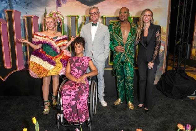 Ashley Eckstein, Marissa Bode, Marc Malkin, Michael James Scott und Robin Motts bei der 11. jährlichen Her Universe Fashion Show auf der San Diego Comic-Con International 2025 im Manchester Grand Hyatt. San Diego, 24.07.2025