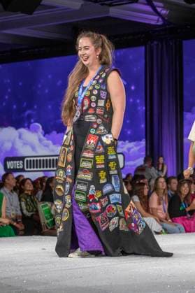 Fan in Kostüm bei der 11. jährlichen Her Universe Fashion Show auf der San Diego Comic-Con International 2025 im Manchester Grand Hyatt. San Diego, 24.07.2025