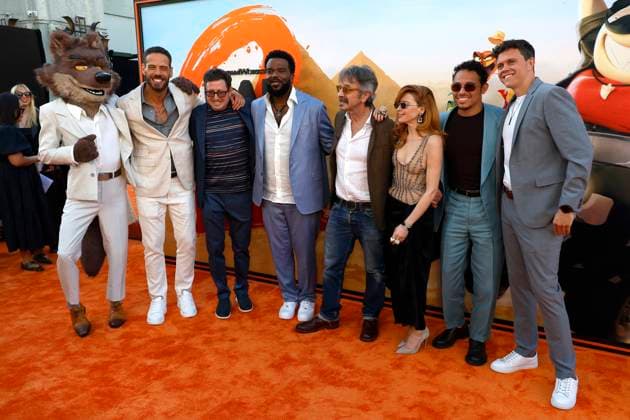 USA - The Bad Guys 2 Los Angeles Premiere - Los Angeles LOS ANGELES - JUL 23: Cast, Crew, The Bad Guys 2 at the The Bad Guys 2 Los Angeles Premiere at the TCL Chinese Theater IMAX on July 23, 2025 in Los Angeles, CA Los Angeles CA USA  Copyright: xHPAx xHutchinsxPhotox