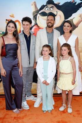 USA - The Bad Guys 2 Los Angeles Premiere - Los Angeles LOS ANGELES - JUL 23: Pierre Perifel, Family at the The Bad Guys 2 Los Angeles Premiere at the TCL Chinese Theater IMAX on July 23, 2025 in Los Angeles, CA Los Angeles CA USA  Copyright: xHPAx xHutchinsxPhotox