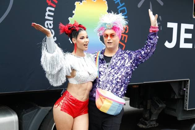 Bilder des Jahres 2025, Entertainment 07 Juli 47. Christopher Street Day Parade 2025 Berlin, 26.7.2025 Micaela Schäfer und Julian F. M. Stöckel beim 47. Christopher Street Day - Parade 2025 in Berlin Berlin *** 47 Christopher Street Day Parade 2025 Berlin, 26 7 2025 Micaela Schäfer and Julian F M Stöckel at the 47 Christopher Street Day Parade 2025 in Berlin Berlin Copyright: xMatthiasxGränzdörferx