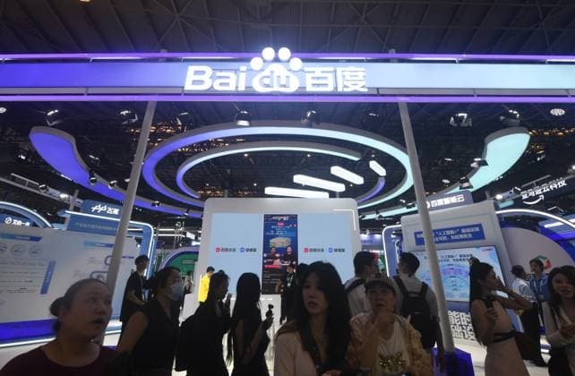 2025 WAIC Held in Shanghai SHANGHAI, CHINA - JULY 26, 2025 - Visitors visit Baidu s artificial intelligence technology at the 2025 World Artificial Intelligence Conference in Shanghai, China on July 26, 2025. Shanghai Shanghai China  Copyright: xCFOTOx i1753567279220