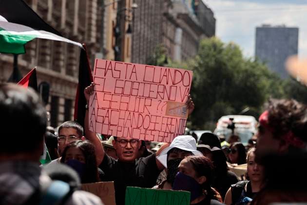 July 26, 2025, Mexico, Cdmx, Mexico: In light of the ongoing and apparently increasing gentrification in Mexico City, a small group of protesters gathered to march from the Hemiciclo a Juarez (Juarez City Hall) to the U.S. Embassy. Moments before the march began, they reversed course toward the city s Zocalo. Hundreds of police officers were deployed by the Ministry of Citizen Security to contain any attacks or damage caused by members of the Black Bloc. Mexico Mexico - ZUMAp204 20250726_zip_p204_028 Copyright: xJosuexPerezx