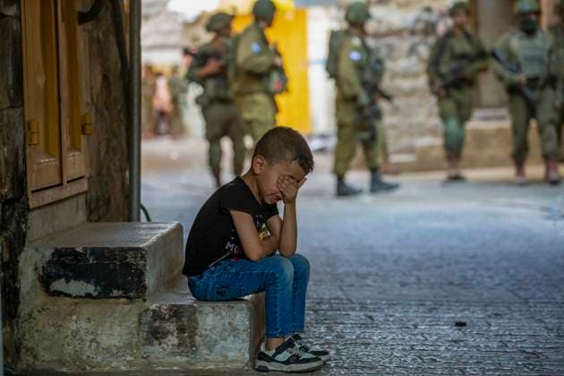 Storming of the Old City of Hebron Settlers and occupation forces storm the Old City of Hebron in the West Bank on July 26, 2025, amid heightened tensions. The incursion disrupted daily life in the area, as residents were forced indoors and businesses shuttered due to security concerns. Hebron West Bank Palestinian Territories Copyright: xMOSABxSHAWERx
