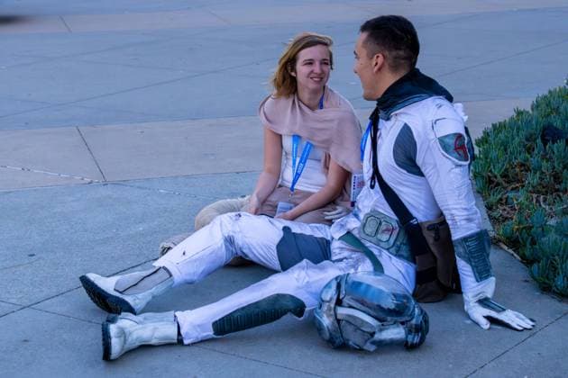 San Diego Comic-Con 2025 in US - 24 Jul Cosplayers dressed as characters from Star Wars take a break and chat outside the San Diego Convention Center during Comic-Con 2025. Fans gathered outside the San Diego Convention Center during Comic-Con 2025, turning the surrounding streets into a vibrant celebration of pop culture. Despite not having official badges, attendees and tourists alike participated in immersive brand activations, cosplay meetups, fan-made performances, and outdoor promotional events. This series captures the dynamic and inclusive spirit of Comic-Con beyond its official walls — a visual portrait of the cultural footprint Comic-Con leaves throughout downtown San Diego. San Diego United States Copyright: xAlvaroxDiazx xSOPAxImagesx ADIAZ_030