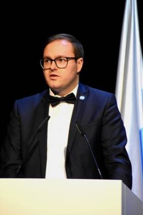 Philipp Seitz. Praesident des Bayerischen Jugendrings, -Laudator Muenchen 26.07.2025 Auditorium der BMW Welt,Bayerns Innenminister Joachim Herrmann verleiht den Bayerischen Engagiert-Preis 2025 fuer außergewoehnliche Leistungen von Ehrenamtlichen: Muenchen